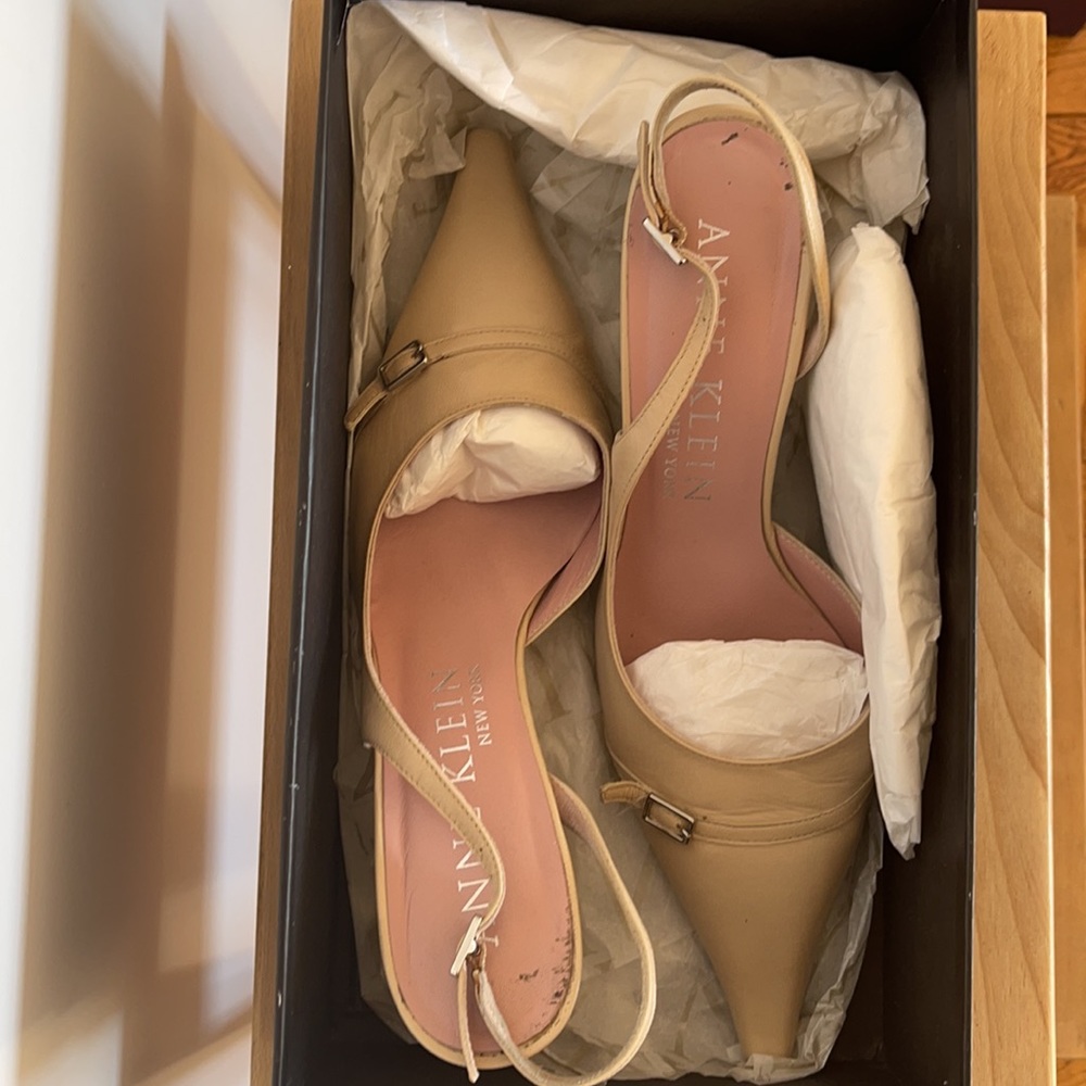 Anne Klein SLIMG BACK KITTEN HEEL - Picture 4 of 6